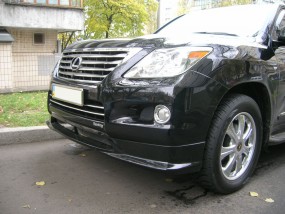 Установка спойлера переднего бампера AURA TLC200 на Lexus LX570