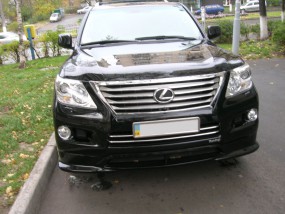 Установка спойлера переднего бампера AURA TLC200 на Lexus LX570